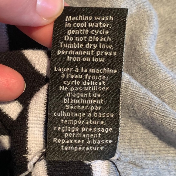 3/$30 Jessica Black & White Striped Sweater Size M - Picture 10 of 14